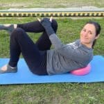Bauchübung auf der Matte in Rückenlage | Pilates bei Fibromyalgie